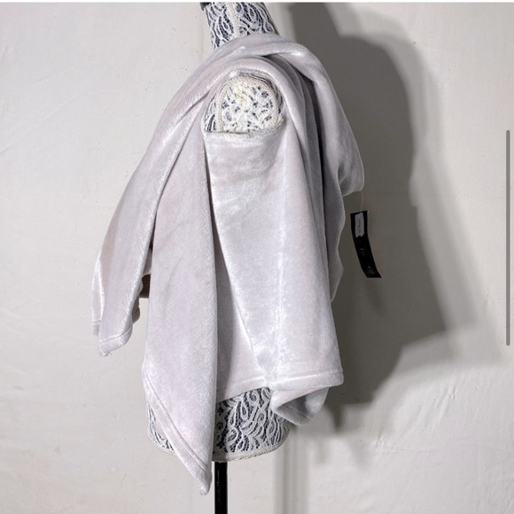 5/$25 La Vie En Rose Super Light Pink Faux Sherpa Cape Scarf Wrap - Picture 4 of 16